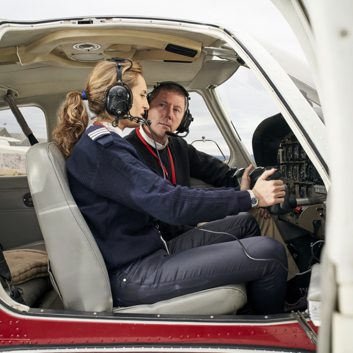 VKS Escuela de Pilotos · Licencia Piloto de Avión Ligero LAPL / Ultraligeros ULM Belianes